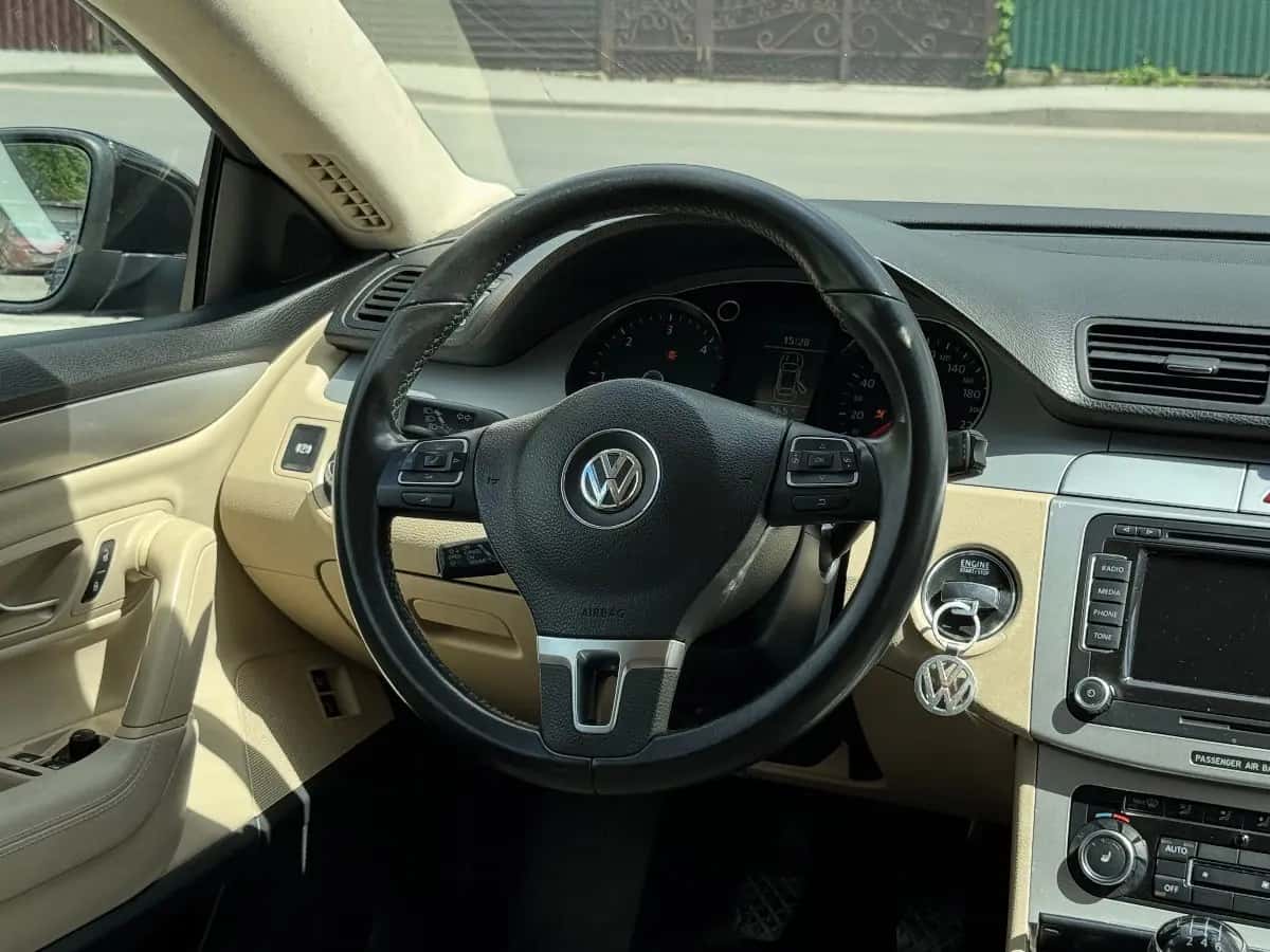 Volkswagen Passat CC - fotografia 15