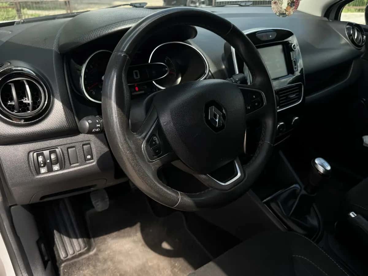 Renault Clio - фото 14