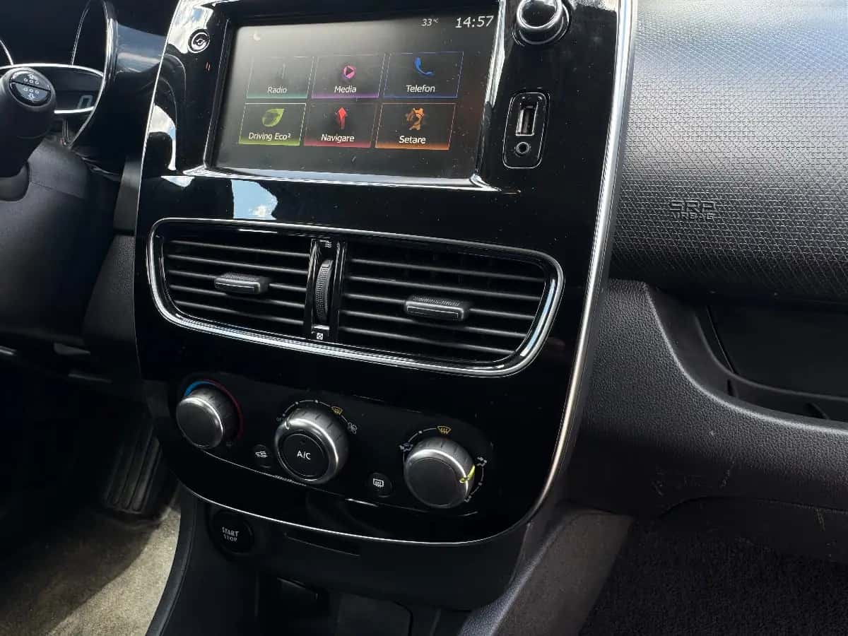 Renault Clio - фото 10