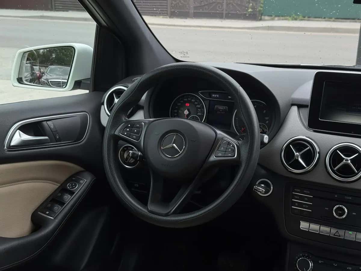 Mercedes B-Class - фото 13