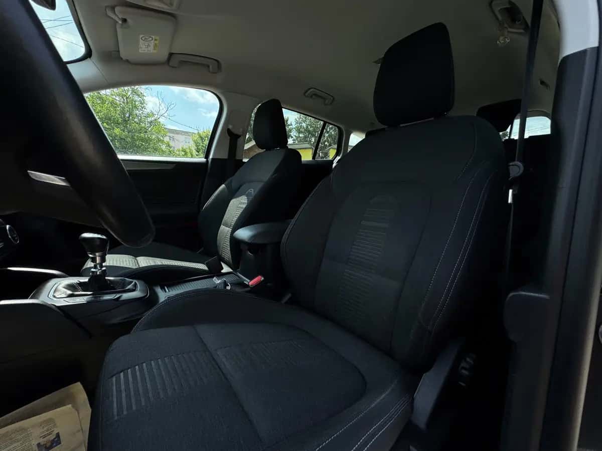 Ford Focus - фото 10