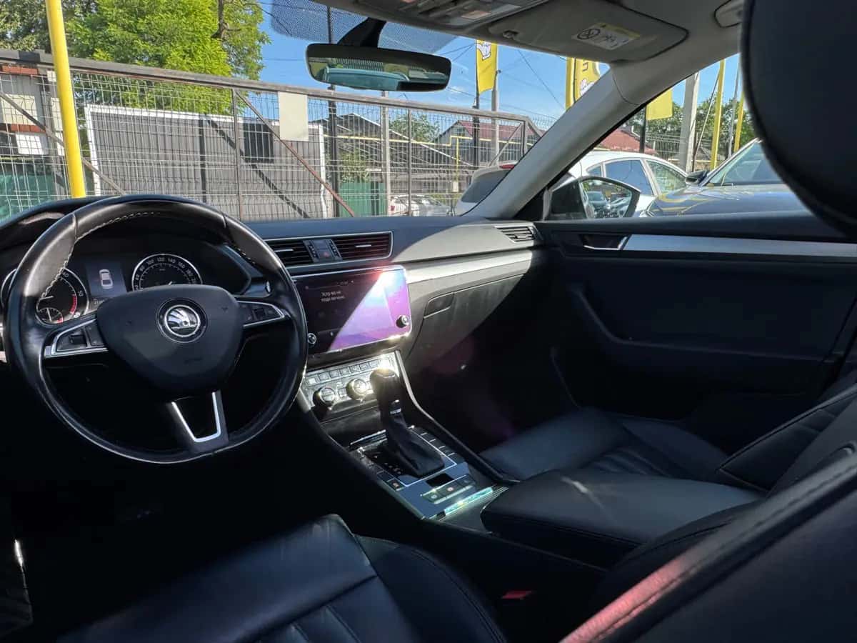 Skoda Superb - фото 11