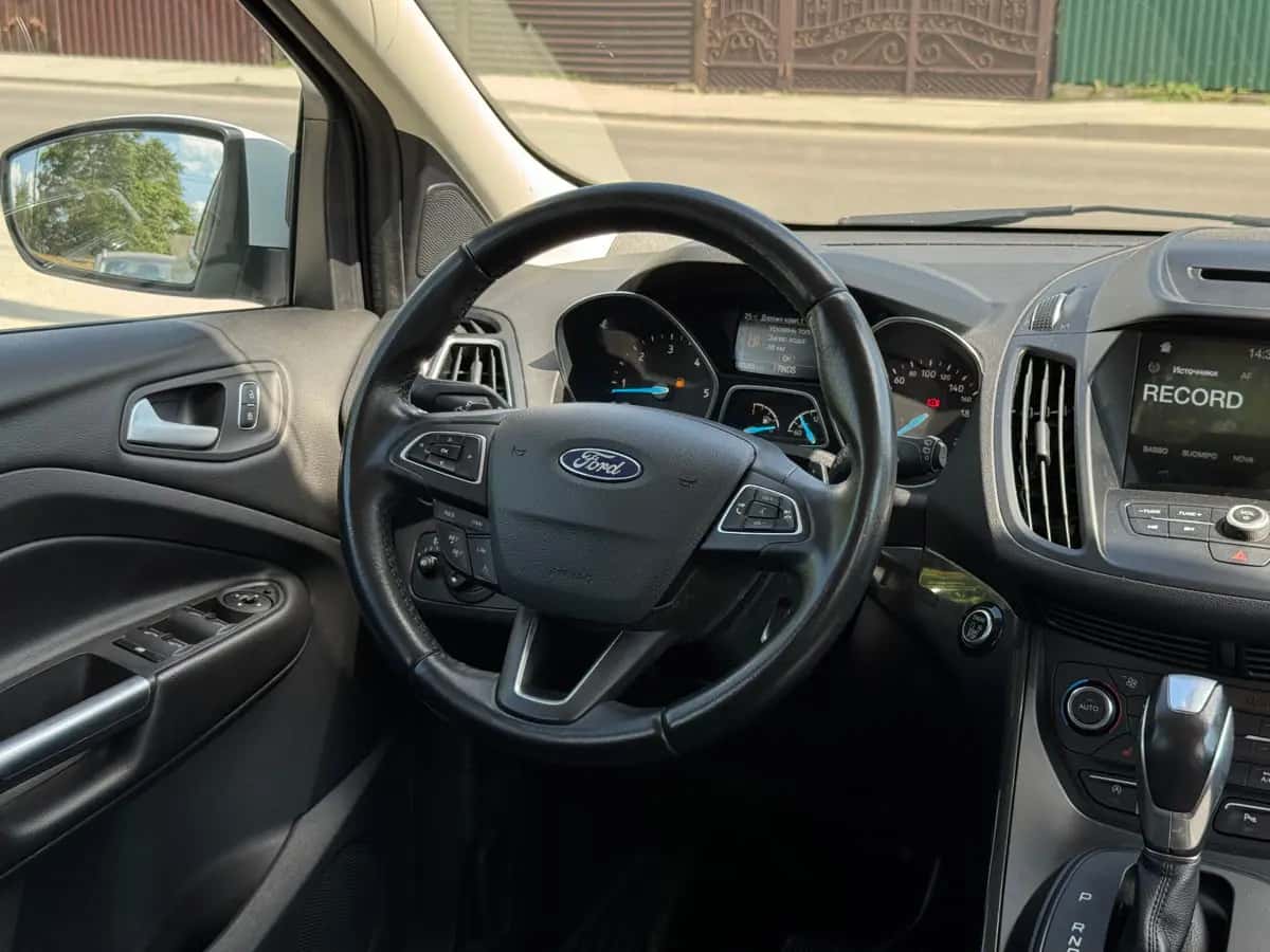 Ford Kuga - fotografia 14