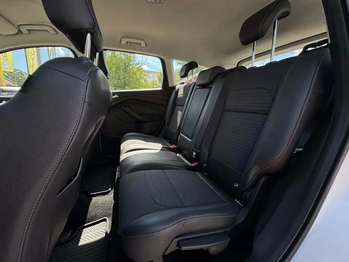 Ford Kuga - fotografia 8