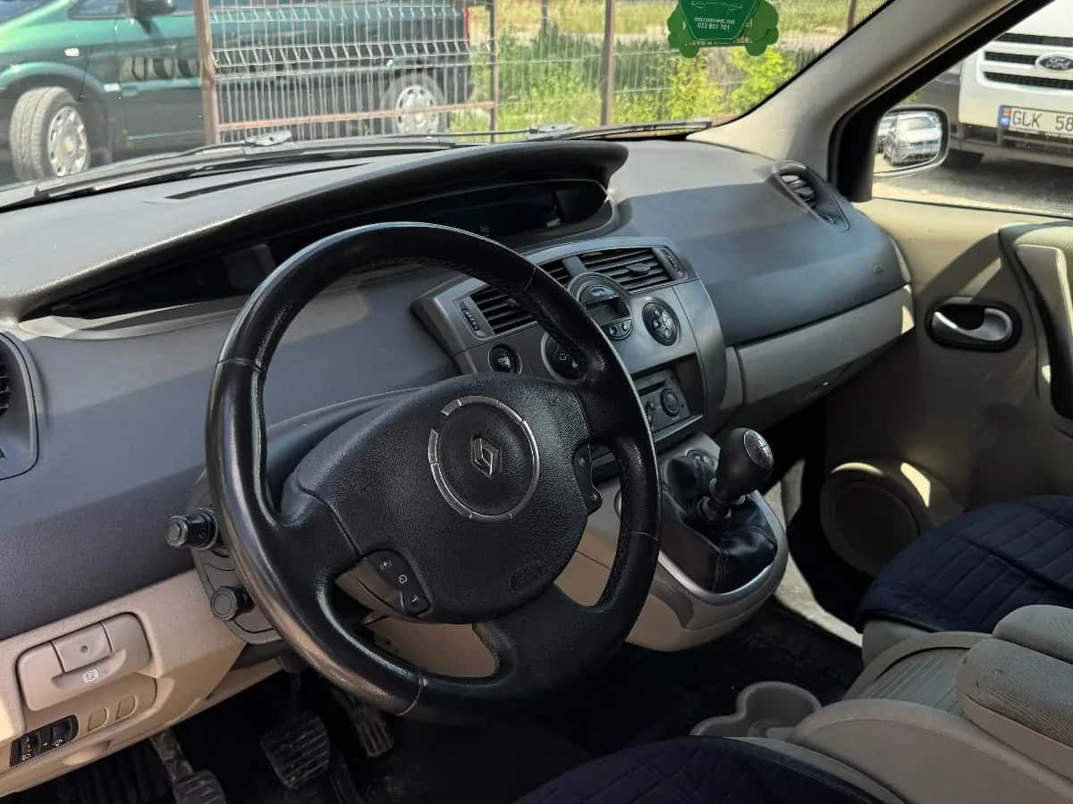 Renault Scenic - фото 11