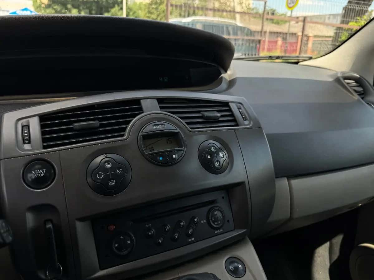 Renault Scenic - фото 12