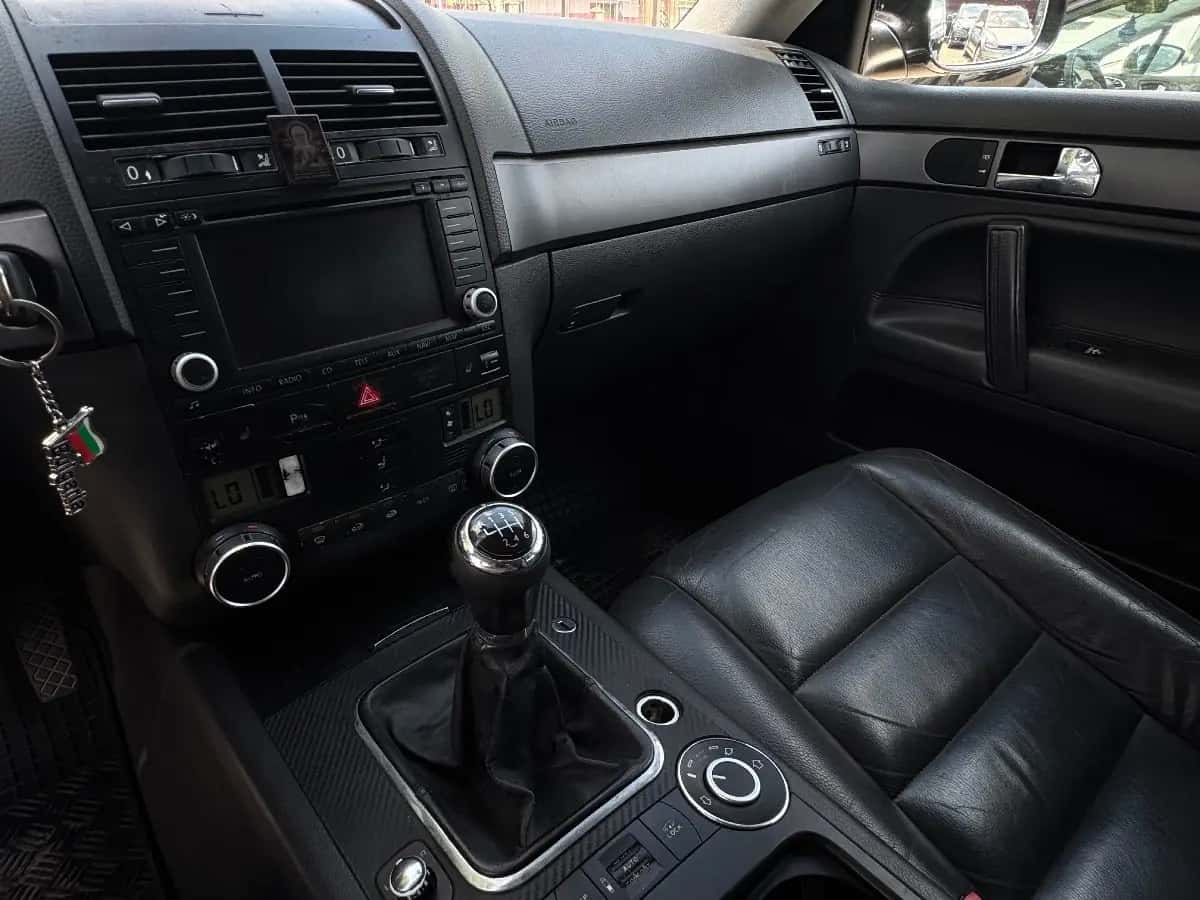 Volkswagen Touareg - фото 14