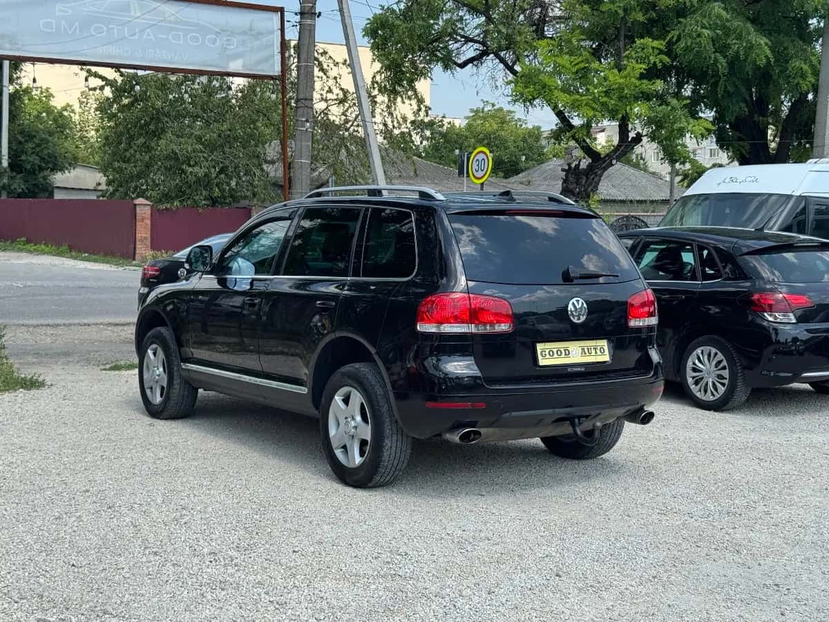 Volkswagen Touareg - фото 5