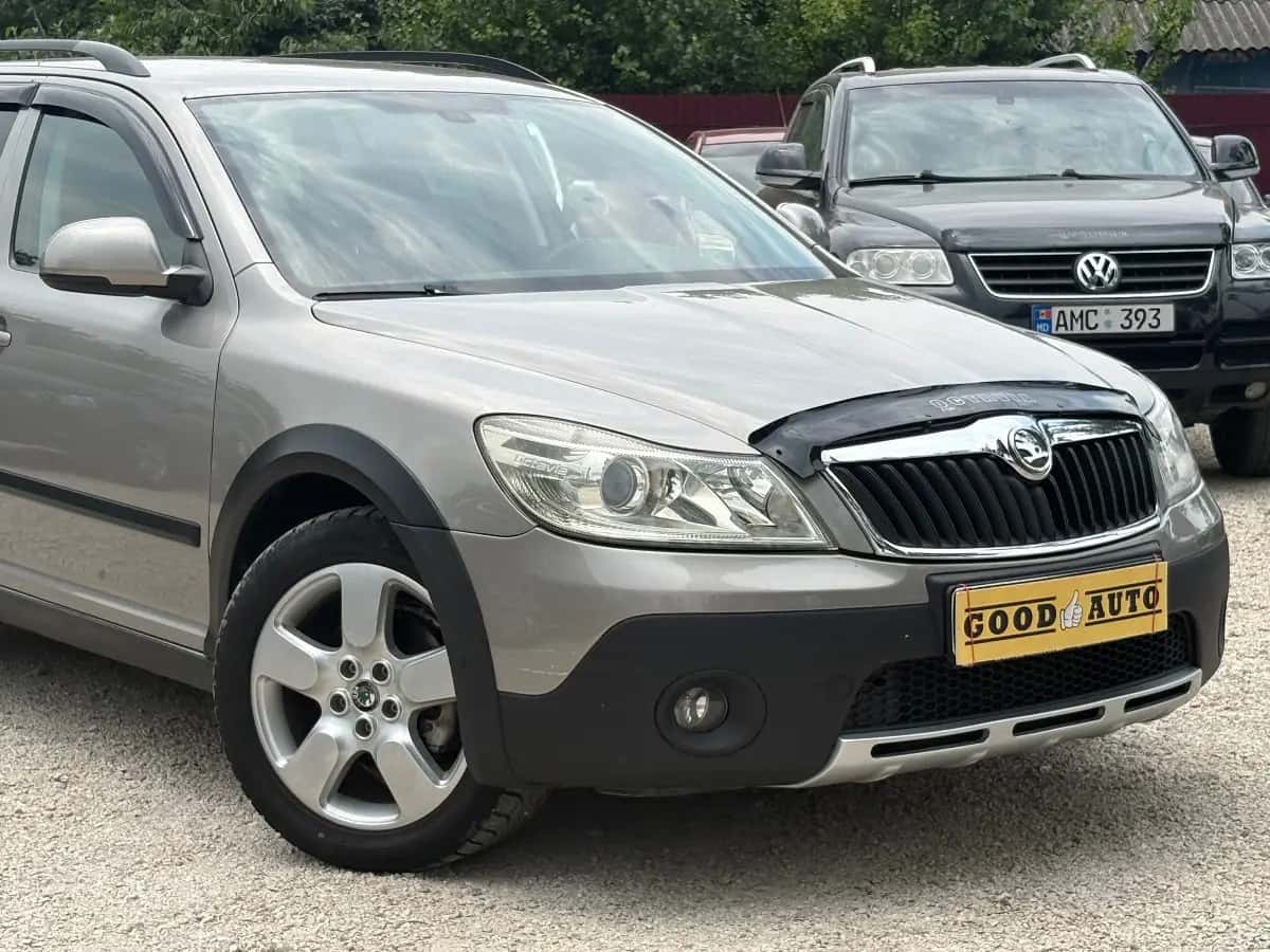 Skoda Octavia - fotografia 2