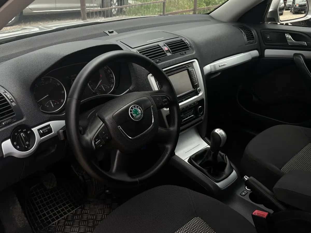 Skoda Octavia - fotografia 13