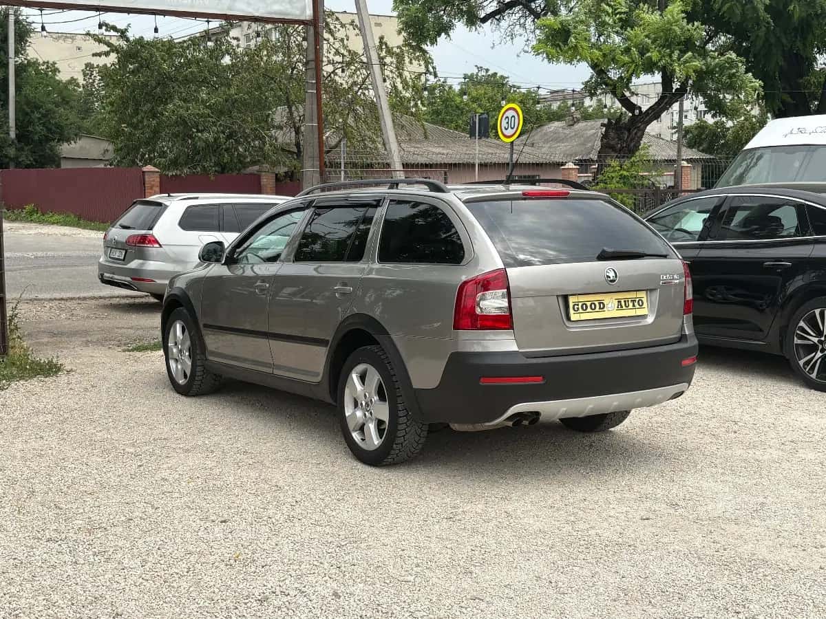Skoda Octavia - fotografia 5