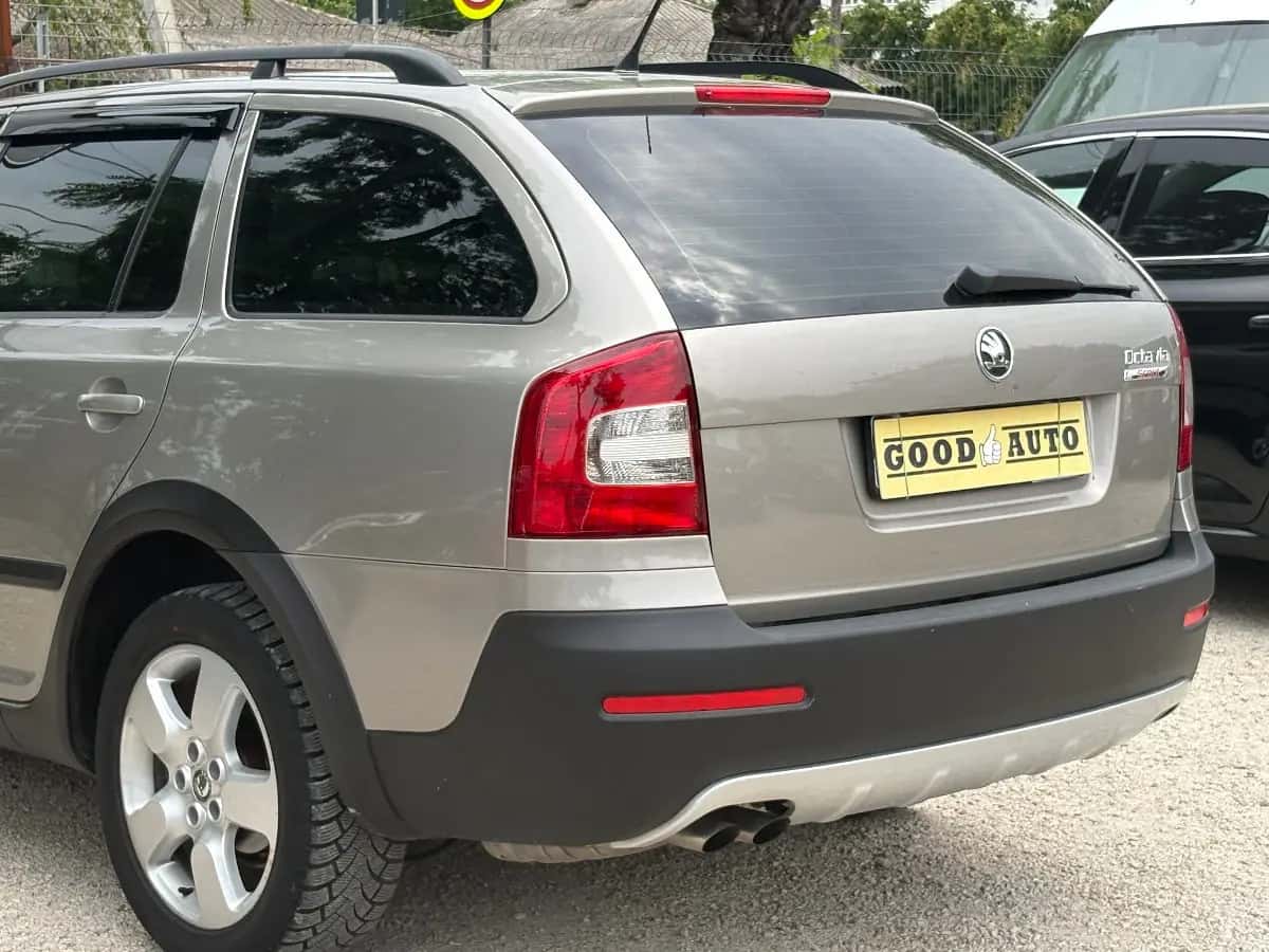 Skoda Octavia - fotografia 6