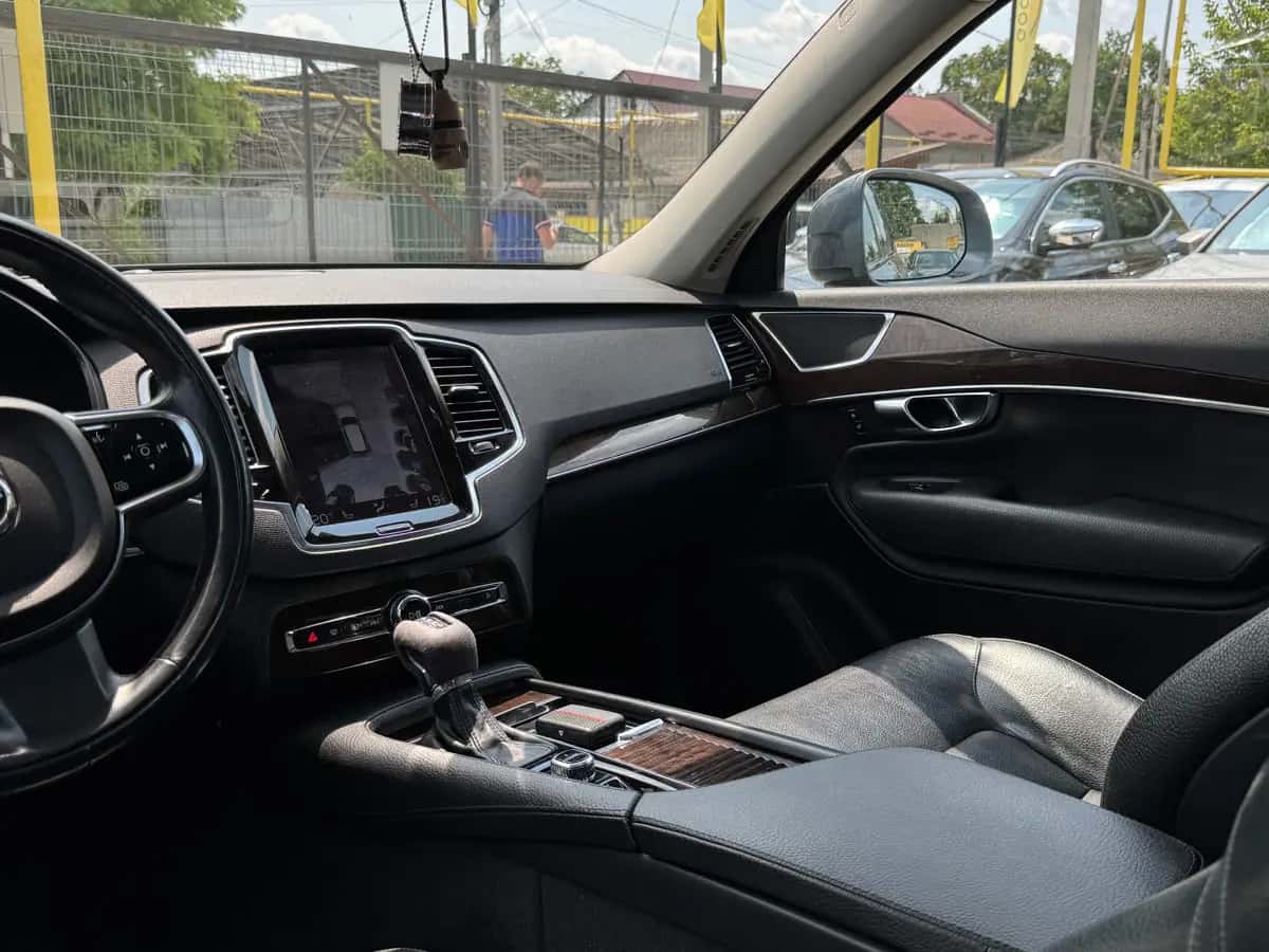 Volvo XC90 - fotografia 13