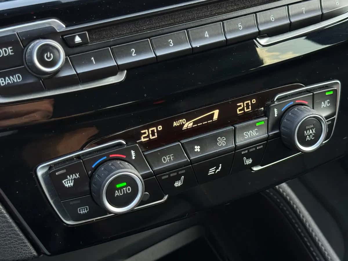 Bmw X1 - фото 12