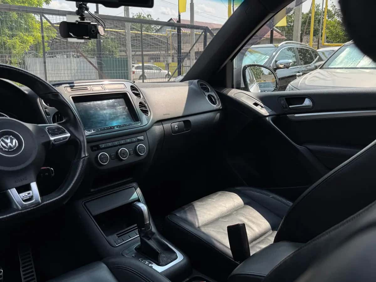 Volkswagen Tiguan - фото 11