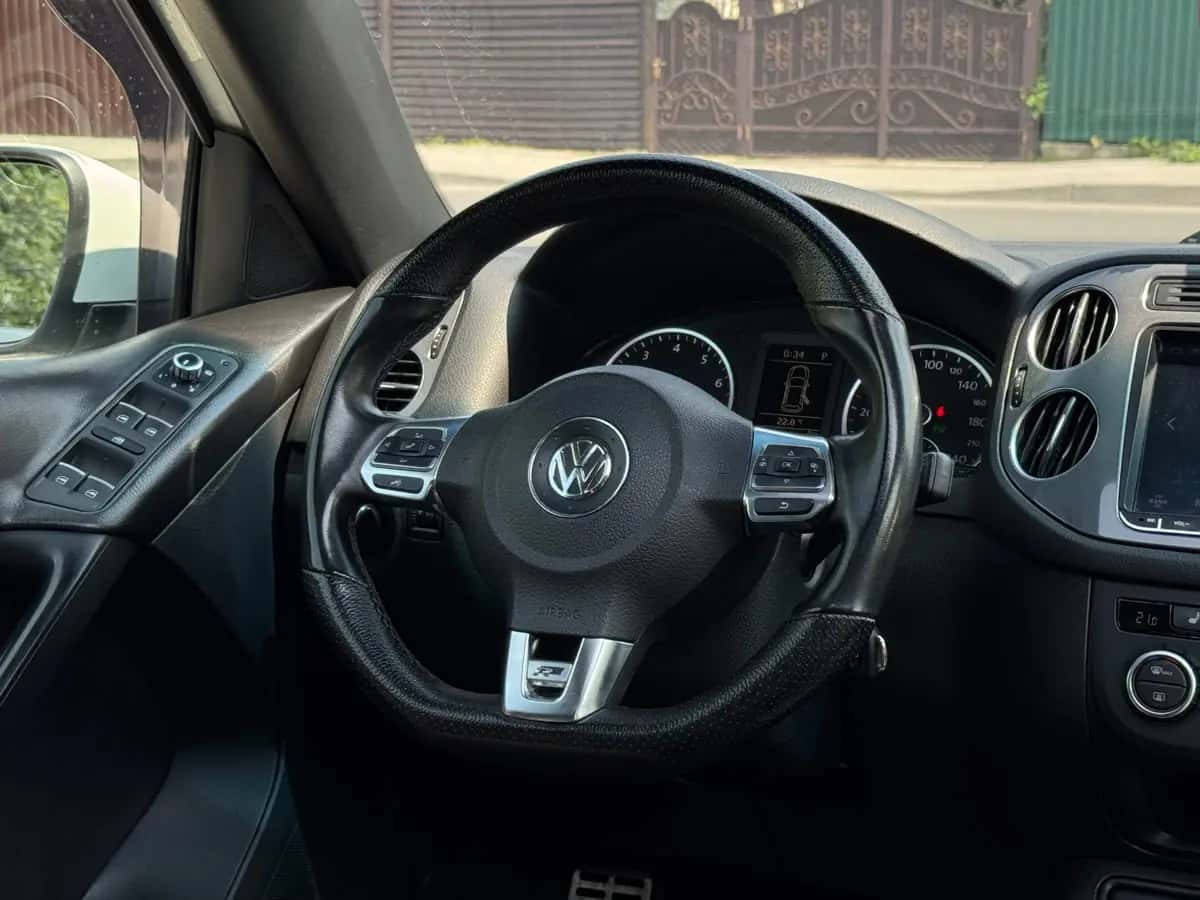 Volkswagen Tiguan - фото 16