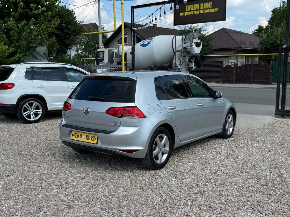 Volkswagen Golf - фото 6