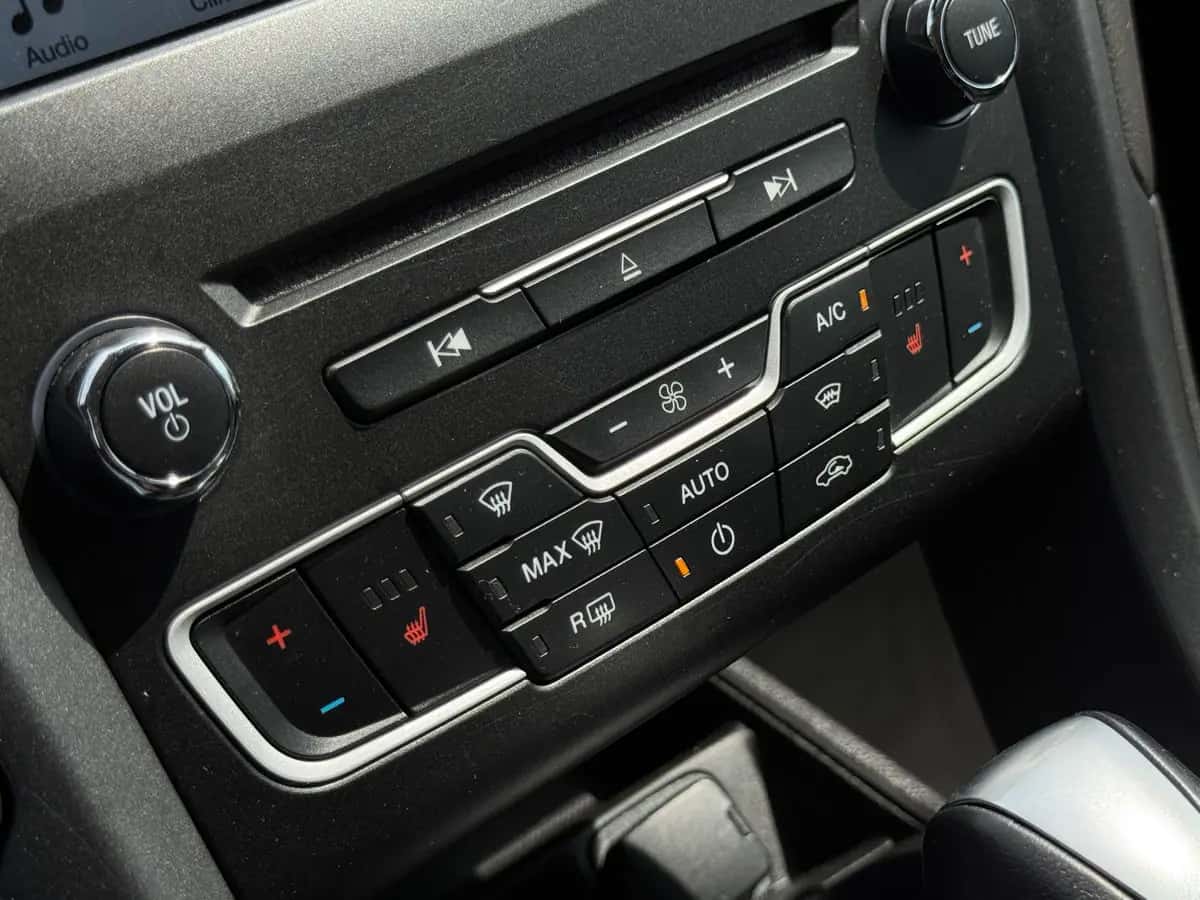 Ford Mondeo - fotografia 15