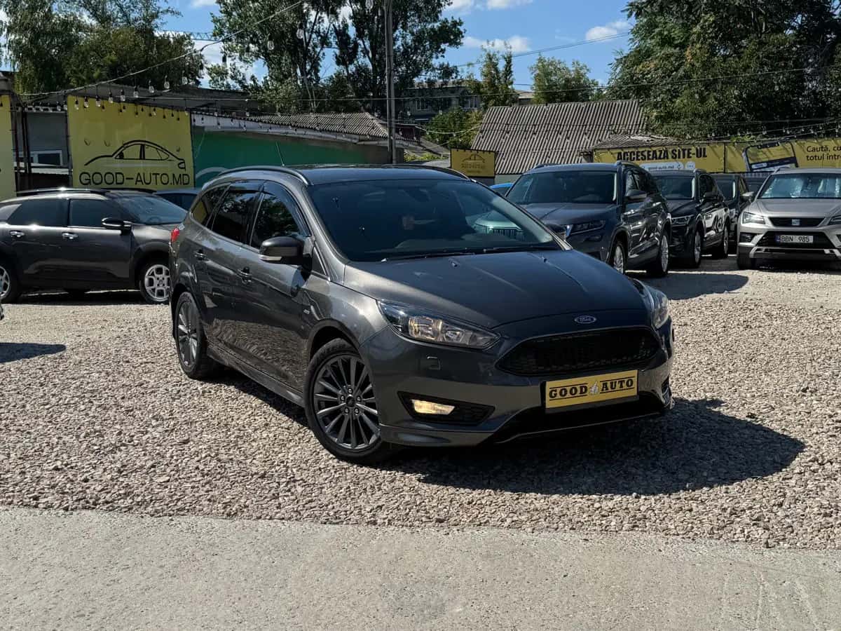 Ford Focus - фото 1