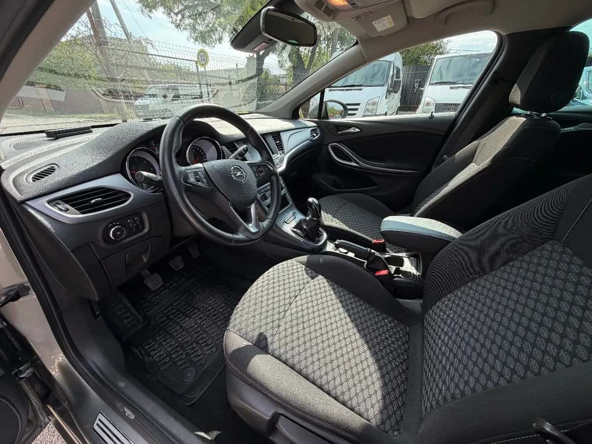Opel Astra - fotografia 13