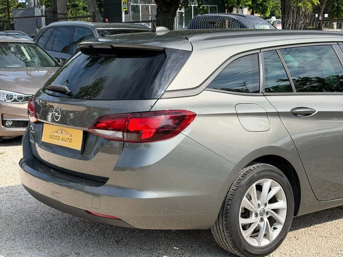 Opel Astra - fotografia 5