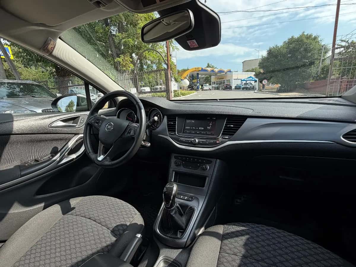 Opel Astra - fotografia 8