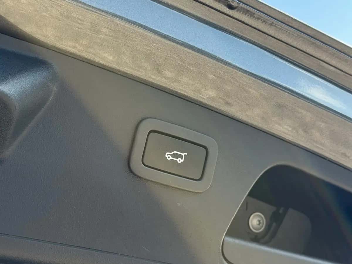 Jaguar E-Pace - фото 11