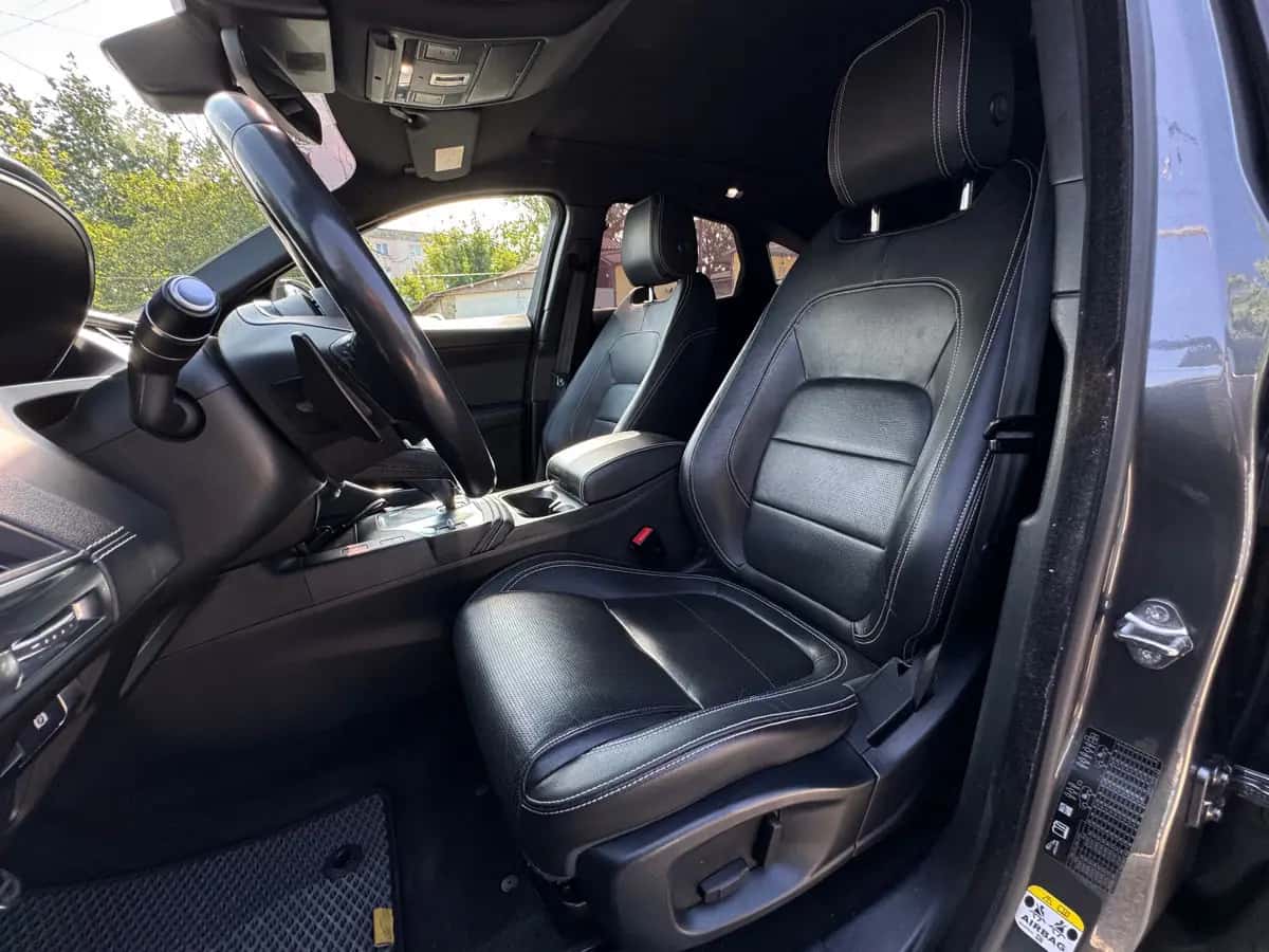 Jaguar E-Pace - фото 14