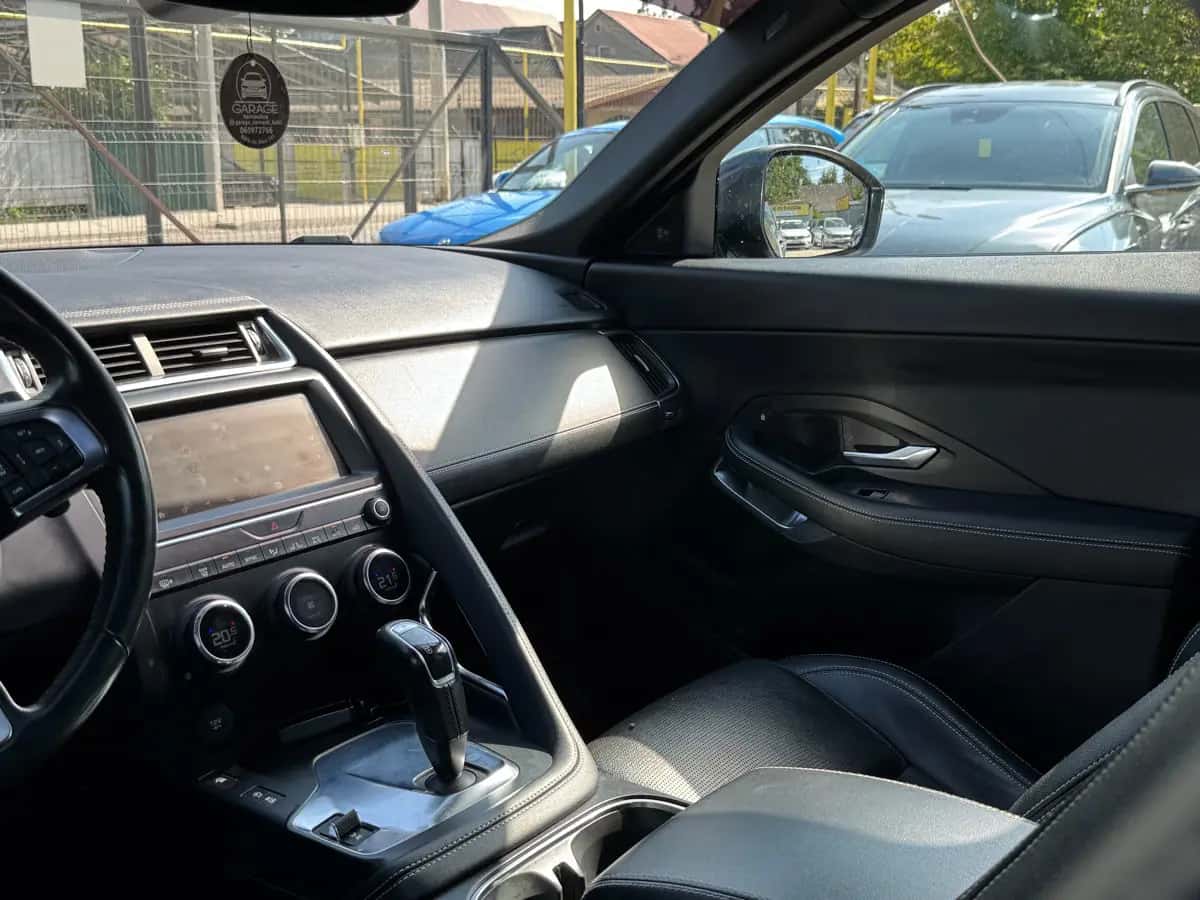 Jaguar E-Pace - фото 15