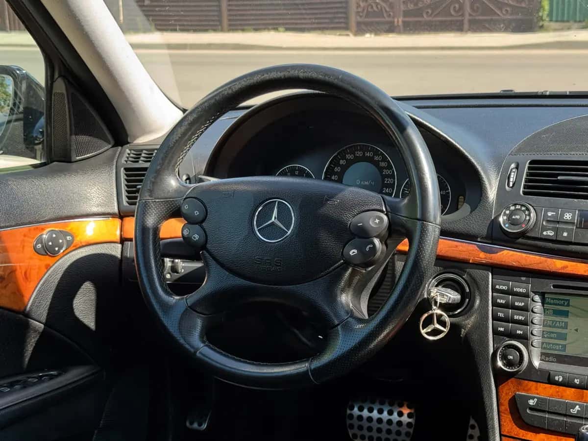Mercedes E-Class - фото 13