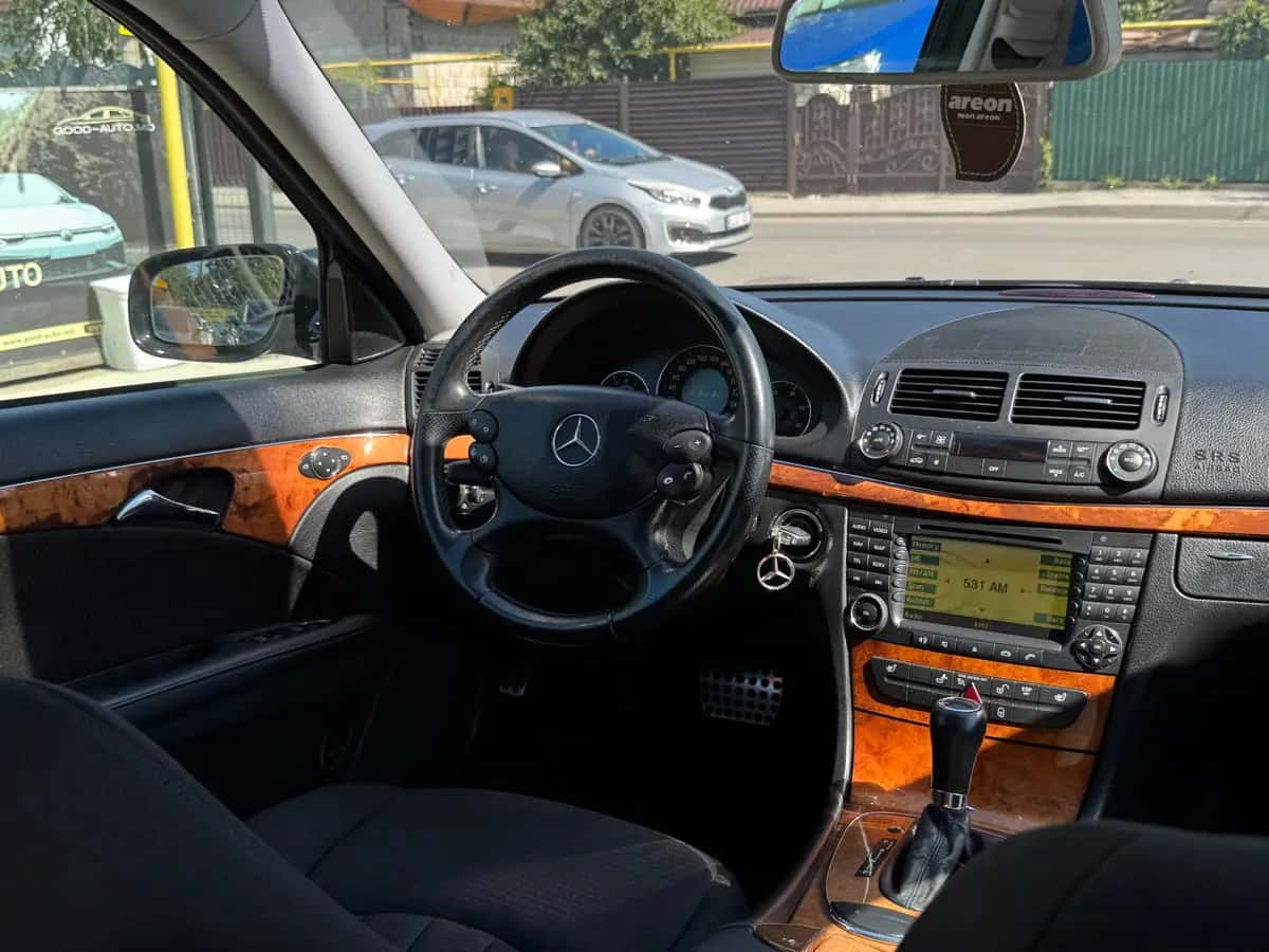 Mercedes E-Class - фото 14