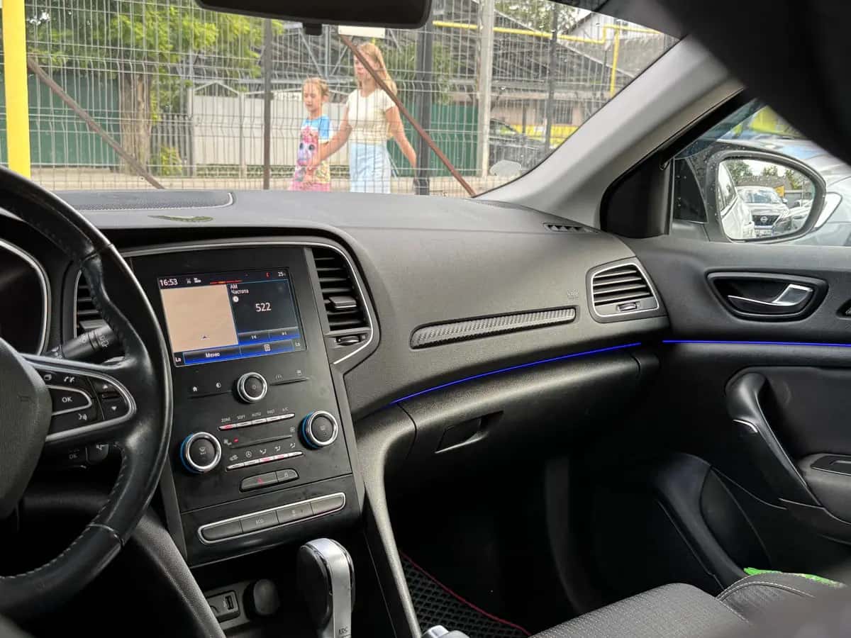 Renault Megane - фото 9