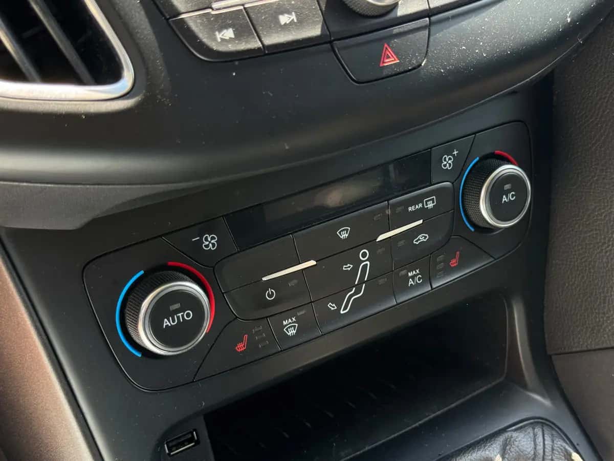 Ford Focus - фото 11