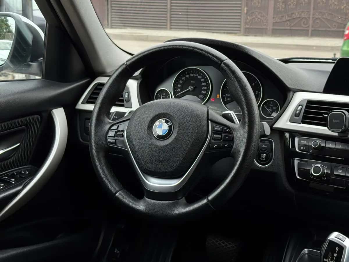 Bmw 3 Series - fotografia 15