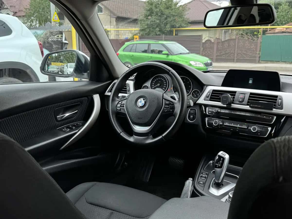 Bmw 3 Series - fotografia 17