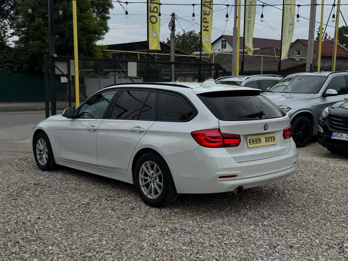 Bmw 3 Series - fotografia 7