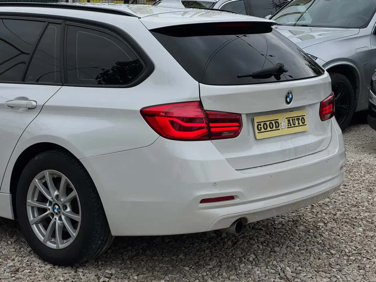 Bmw 3 Series - fotografia 8