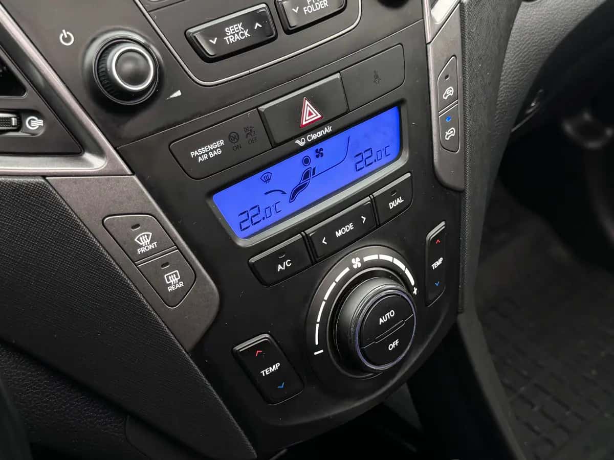 Hyundai Santa FE - fotografia 16