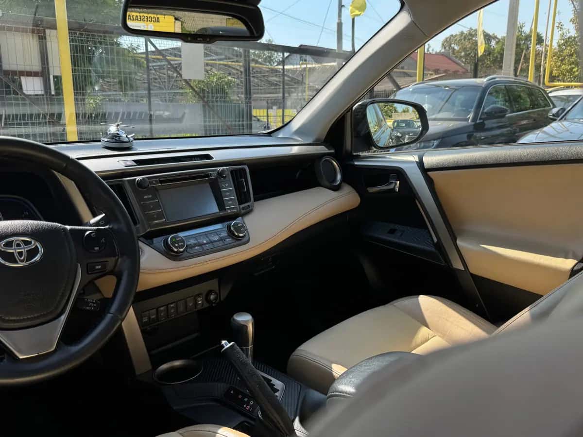 Toyota Rav 4 - fotografia 14