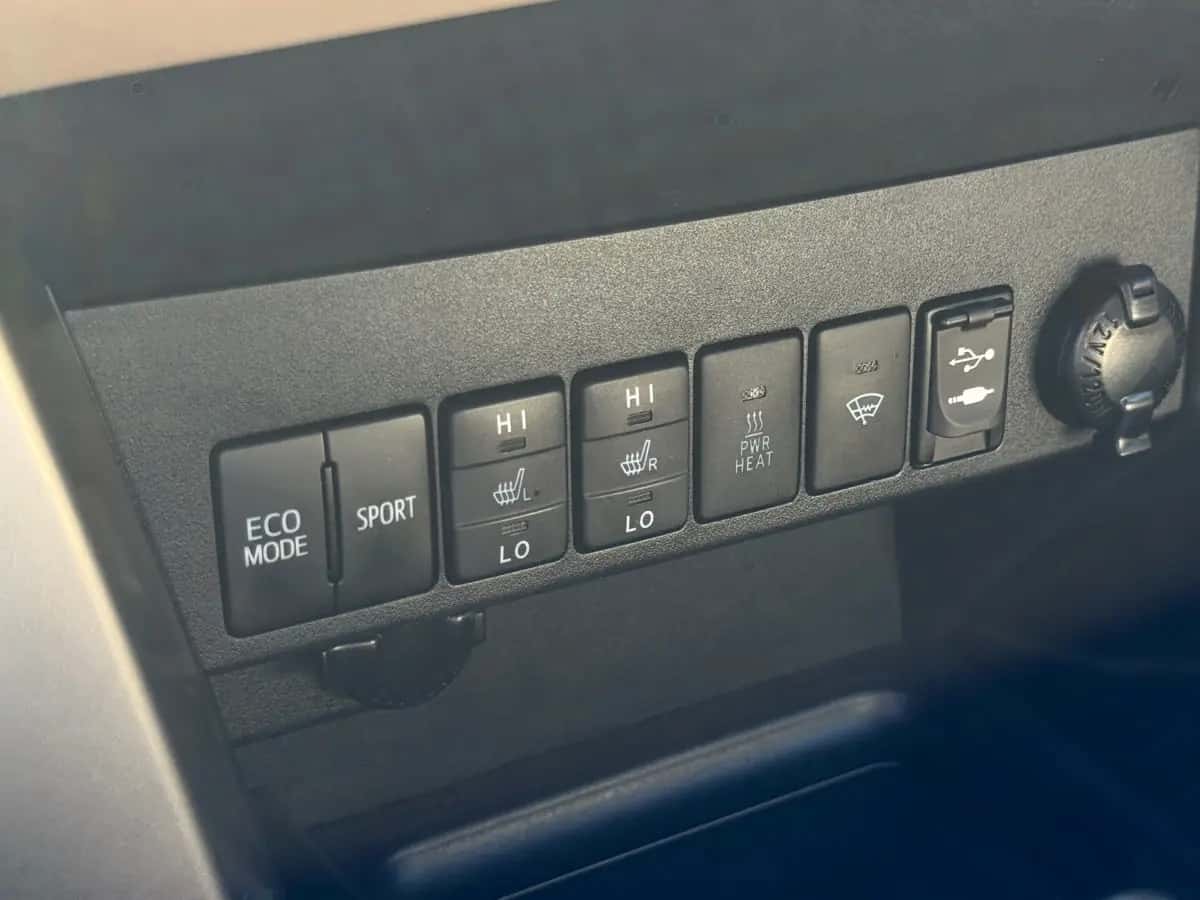 Toyota Rav 4 - fotografia 18