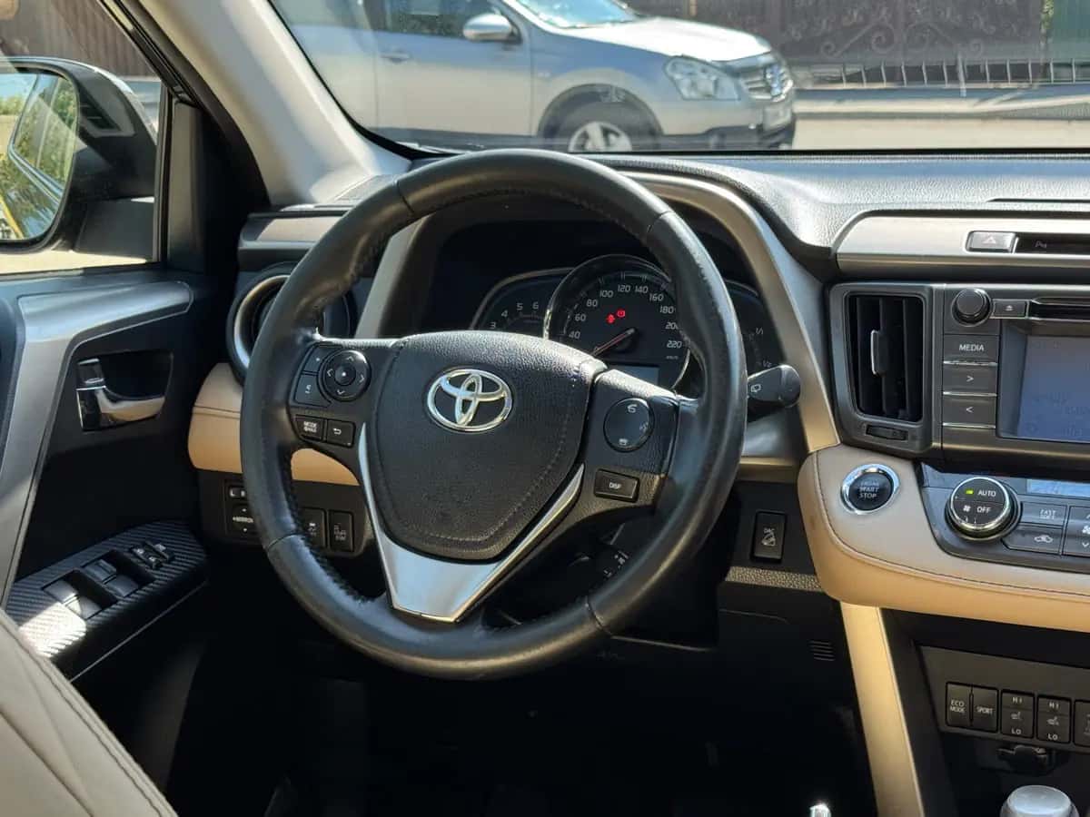 Toyota Rav 4 - fotografia 19
