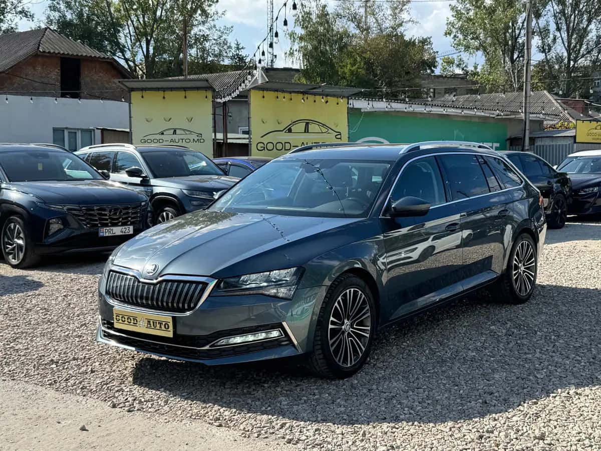 Skoda Superb - fotografia 3