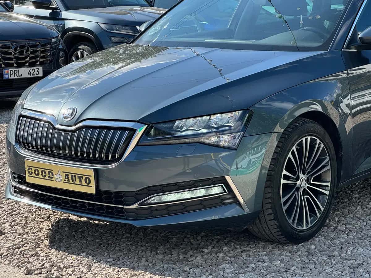 Skoda Superb - fotografia 4