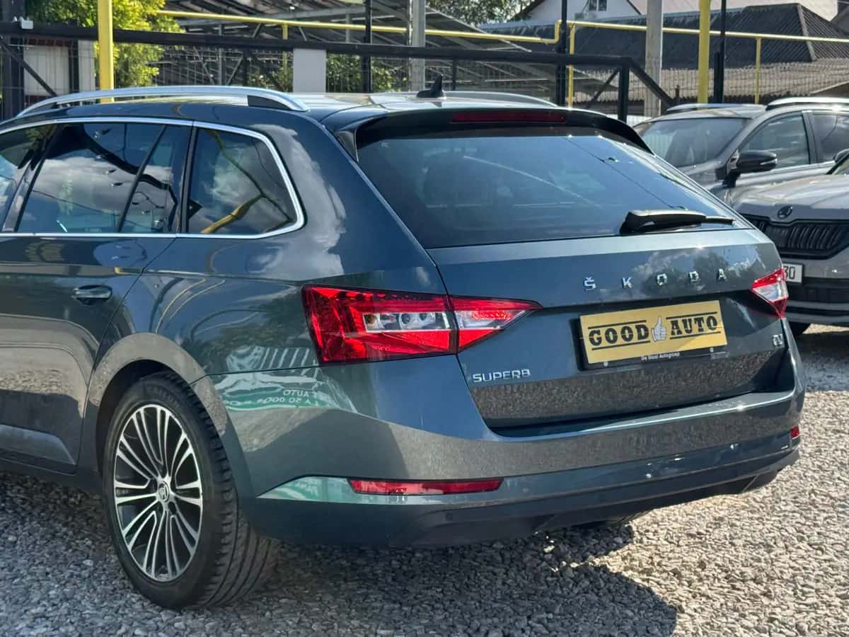 Skoda Superb - fotografia 7