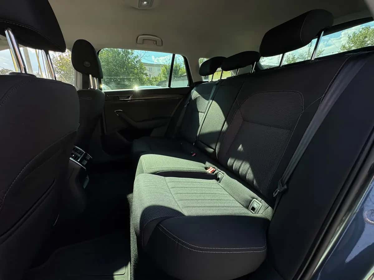 Skoda Superb - fotografia 9