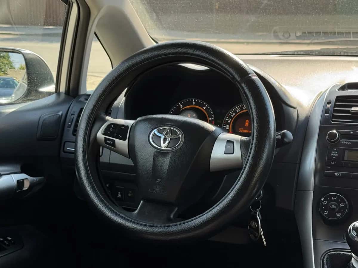 Toyota Auris - fotografia 13