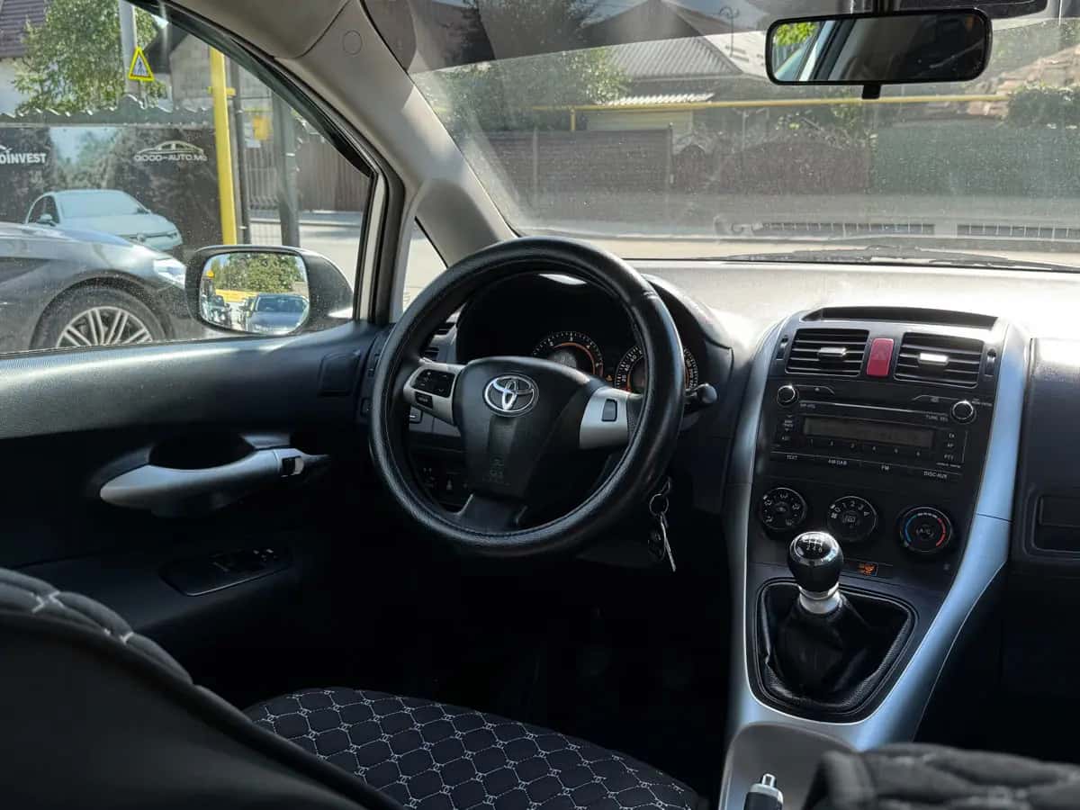 Toyota Auris - fotografia 14
