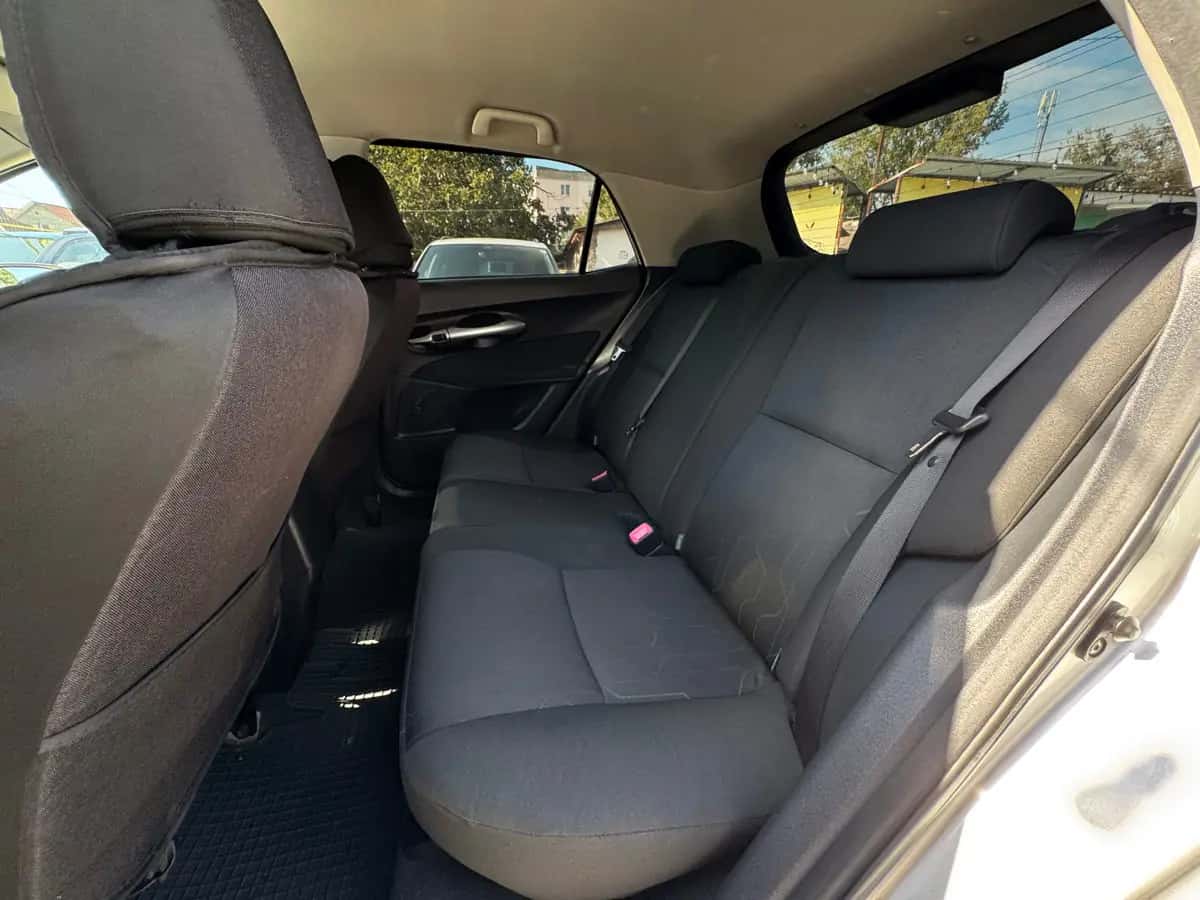 Toyota Auris - fotografia 8