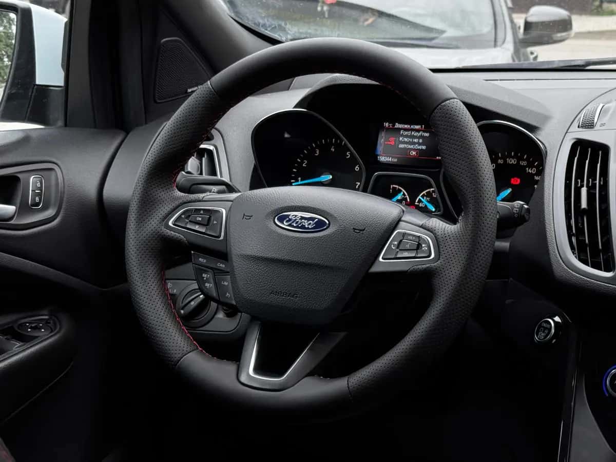 Ford Kuga - фото 18