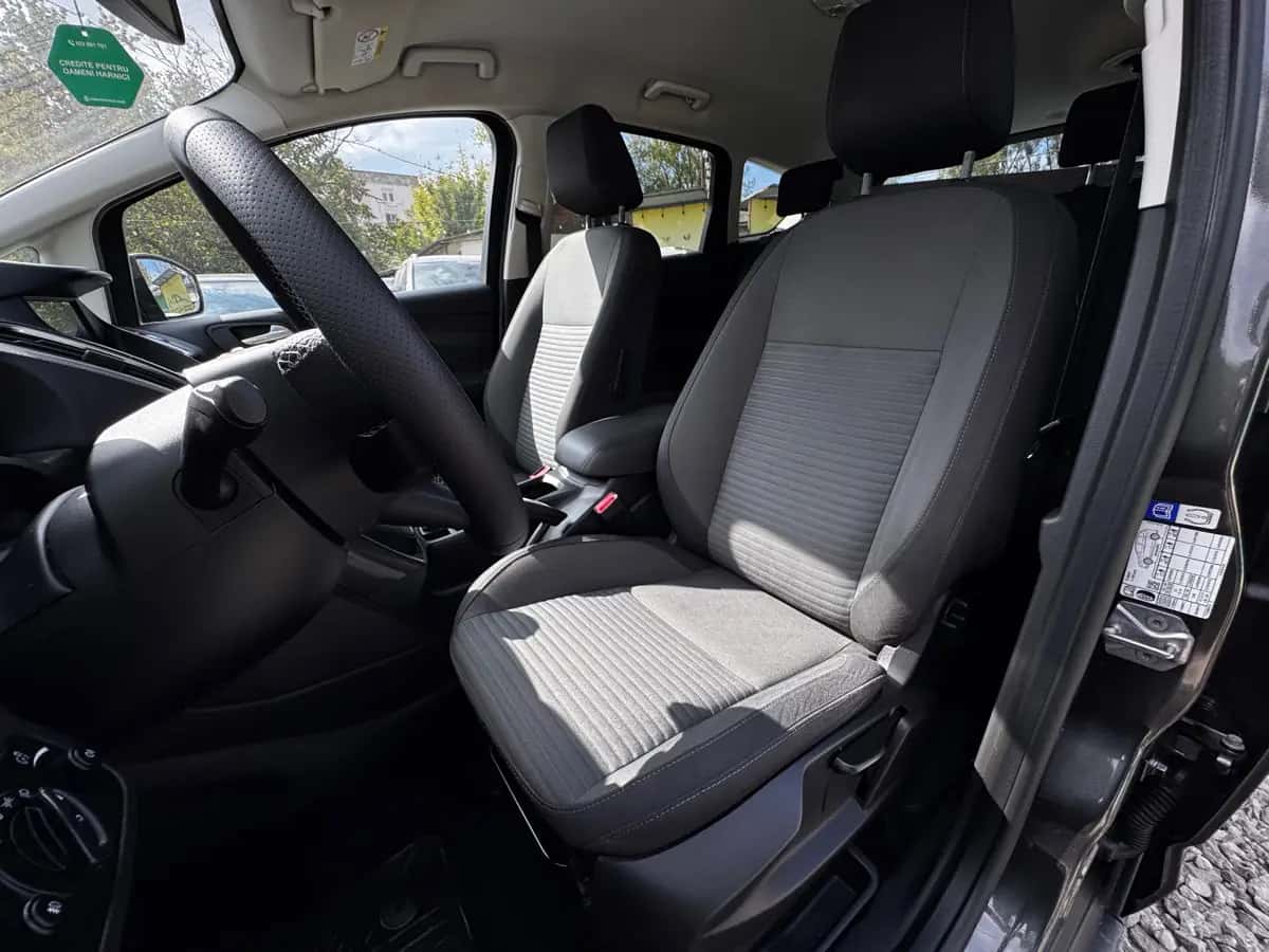 Ford C-Max - fotografia 10